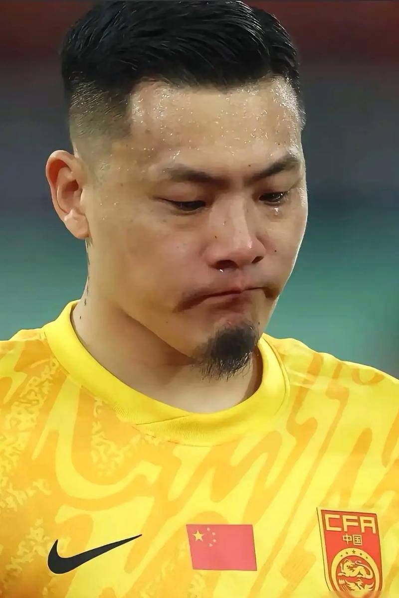 od体育官网-关于情难自已!王大雷对阵巴林后长时间落泪颜骏凌安慰的信息