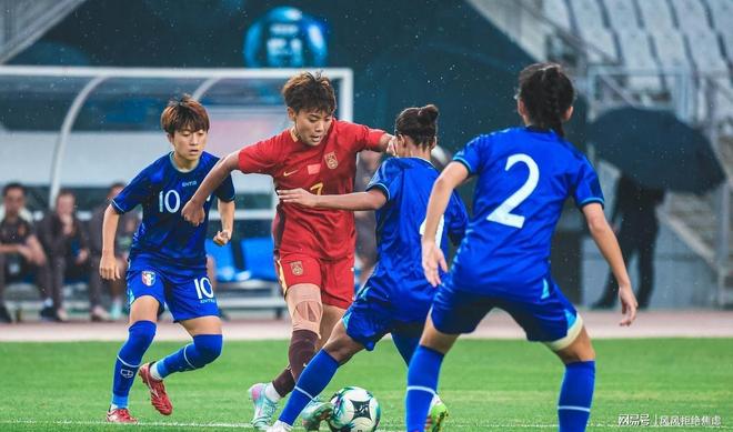 包含东亚杯-补时阶段险失球中国女足雨战0-0日本队无缘冠军的词条